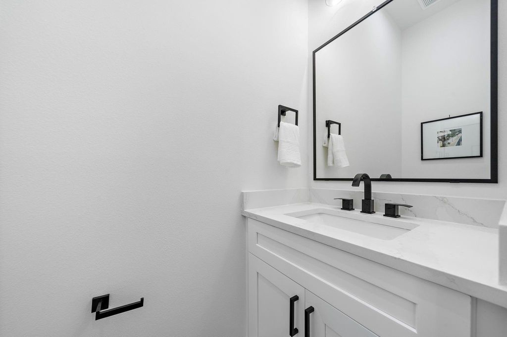1501 De Soto St #6132 interior