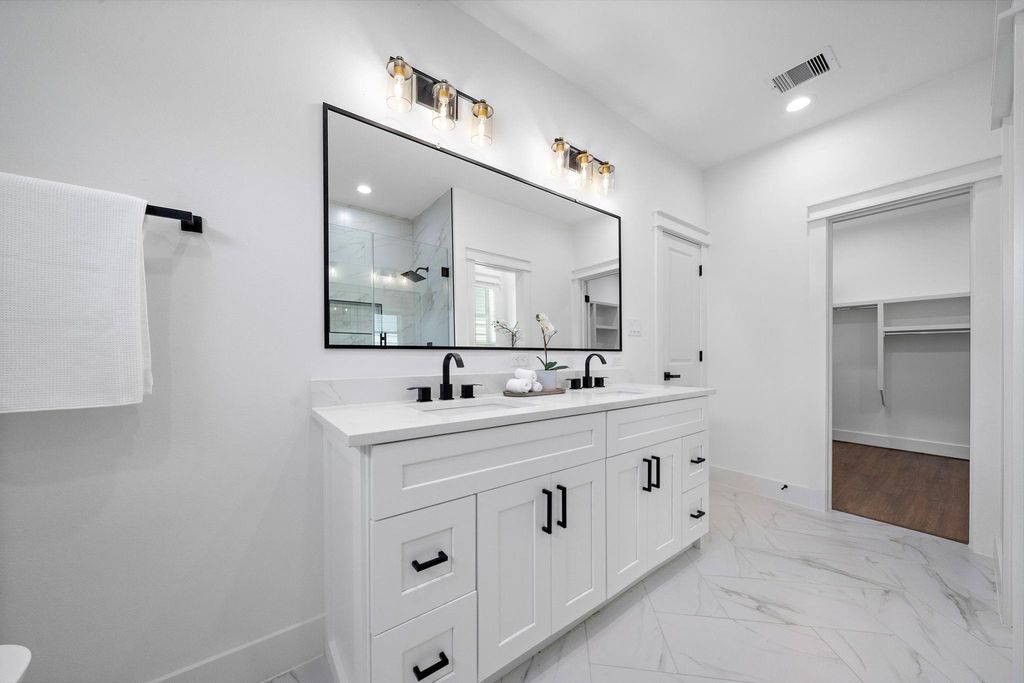 1501 De Soto St #6132 interior