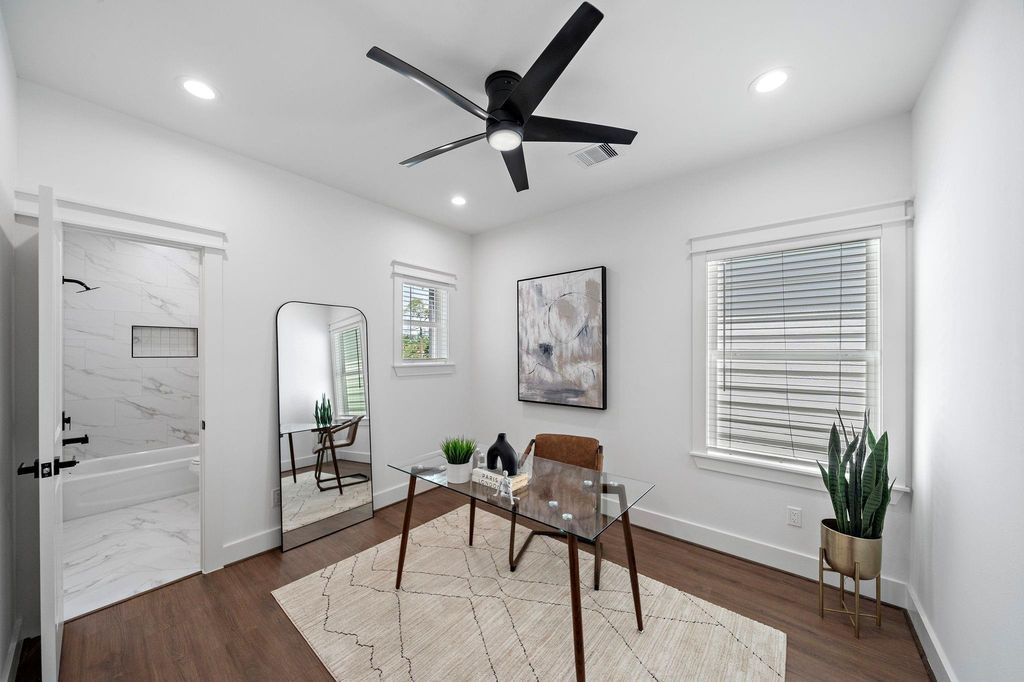 1501 De Soto St #6132 interior