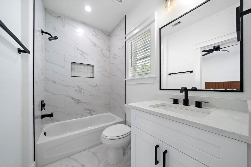 1501 De Soto St #6132 interior