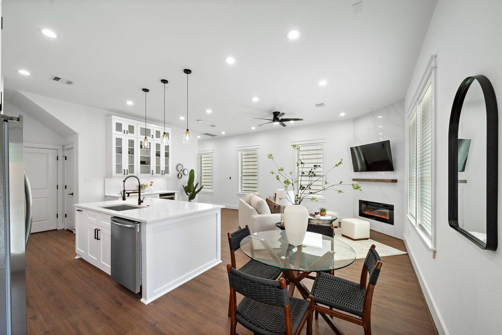 1501 De Soto St #6132 interior