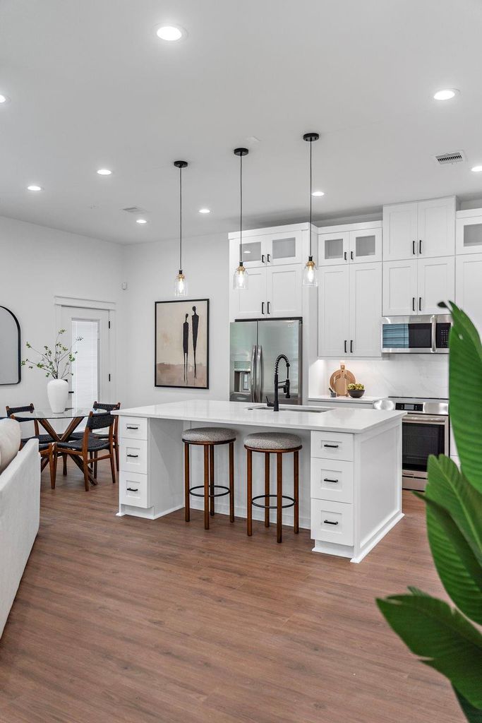 1501 De Soto St #6132 interior